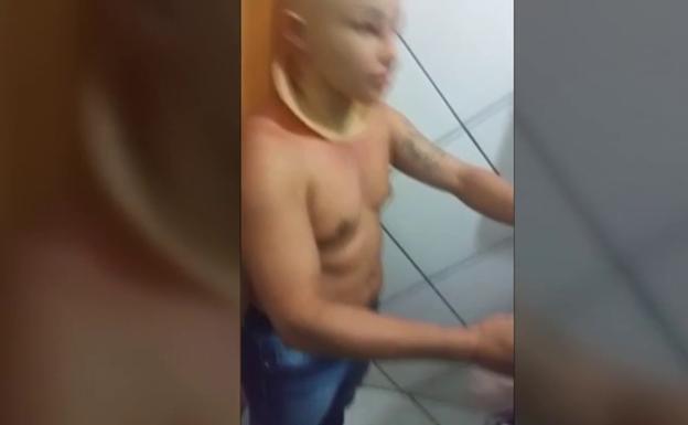 Un líder narco intenta fugarse de la cárcel disfrazado de su hija. 